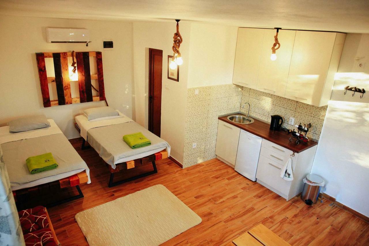 Donkey Farm Martinici - Farma Magaraca Martinici Bed & Breakfast Danilovgrad Bagian luar foto